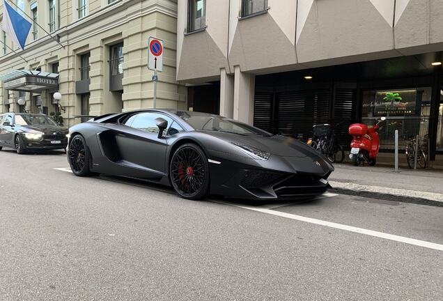 Lamborghini Aventador LP750-4 SuperVeloce