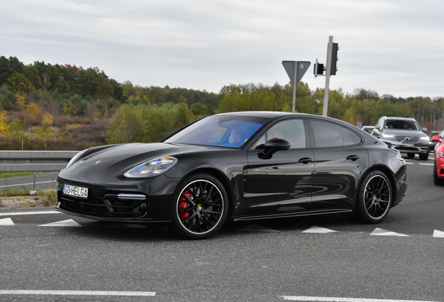 Porsche 971 Panamera Turbo