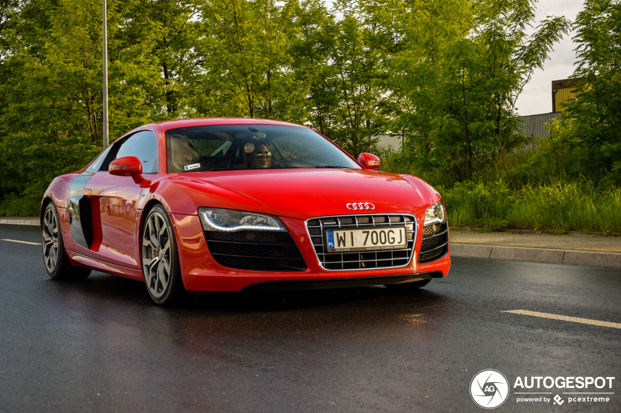 Audi R8 V10