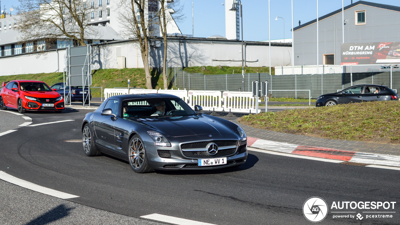 Mercedes-Benz SLS AMG