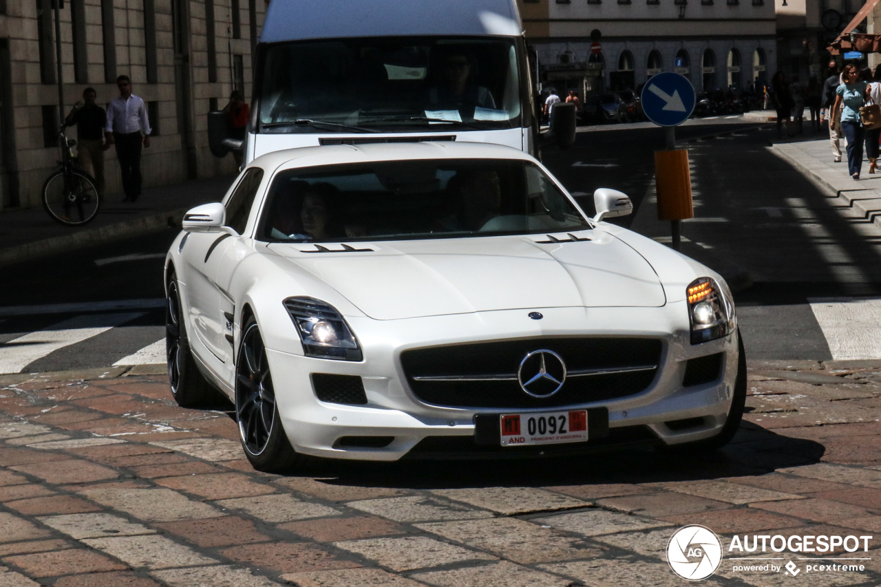 Mercedes-Benz SLS AMG