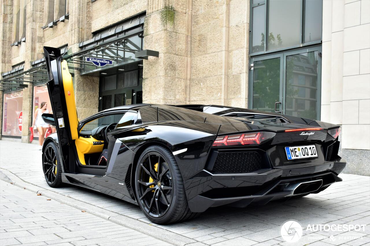 Lamborghini Aventador LP700-4 Roadster