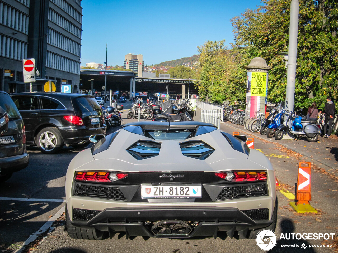 Lamborghini Aventador S LP740-4 Roadster