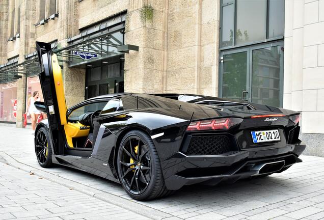 Lamborghini Aventador LP700-4 Roadster