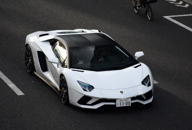 Lamborghini Aventador S LP740-4 Roadster