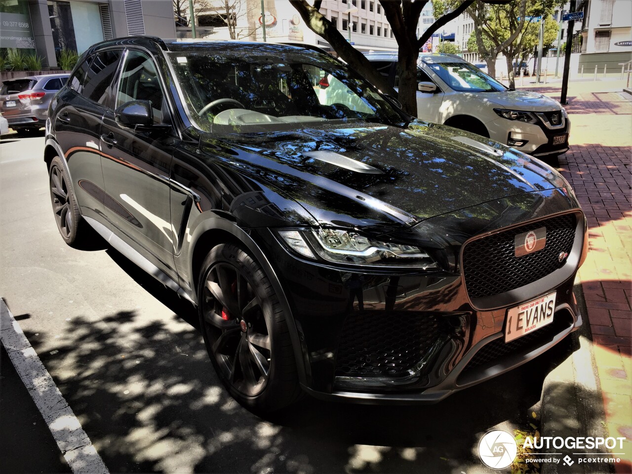 Jaguar F-PACE SVR