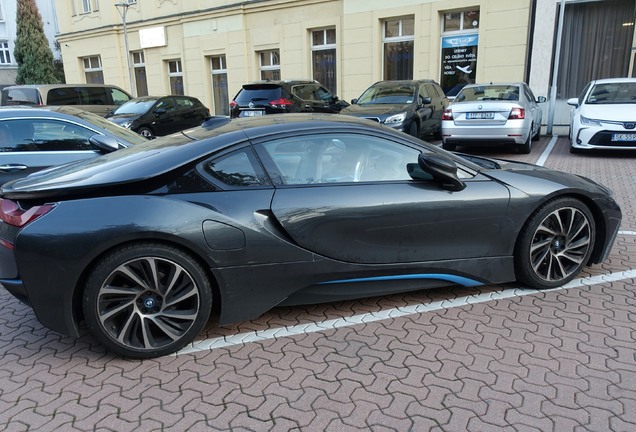 BMW i8