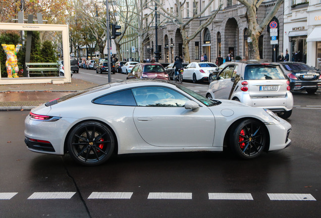 Porsche 992 Carrera 4S