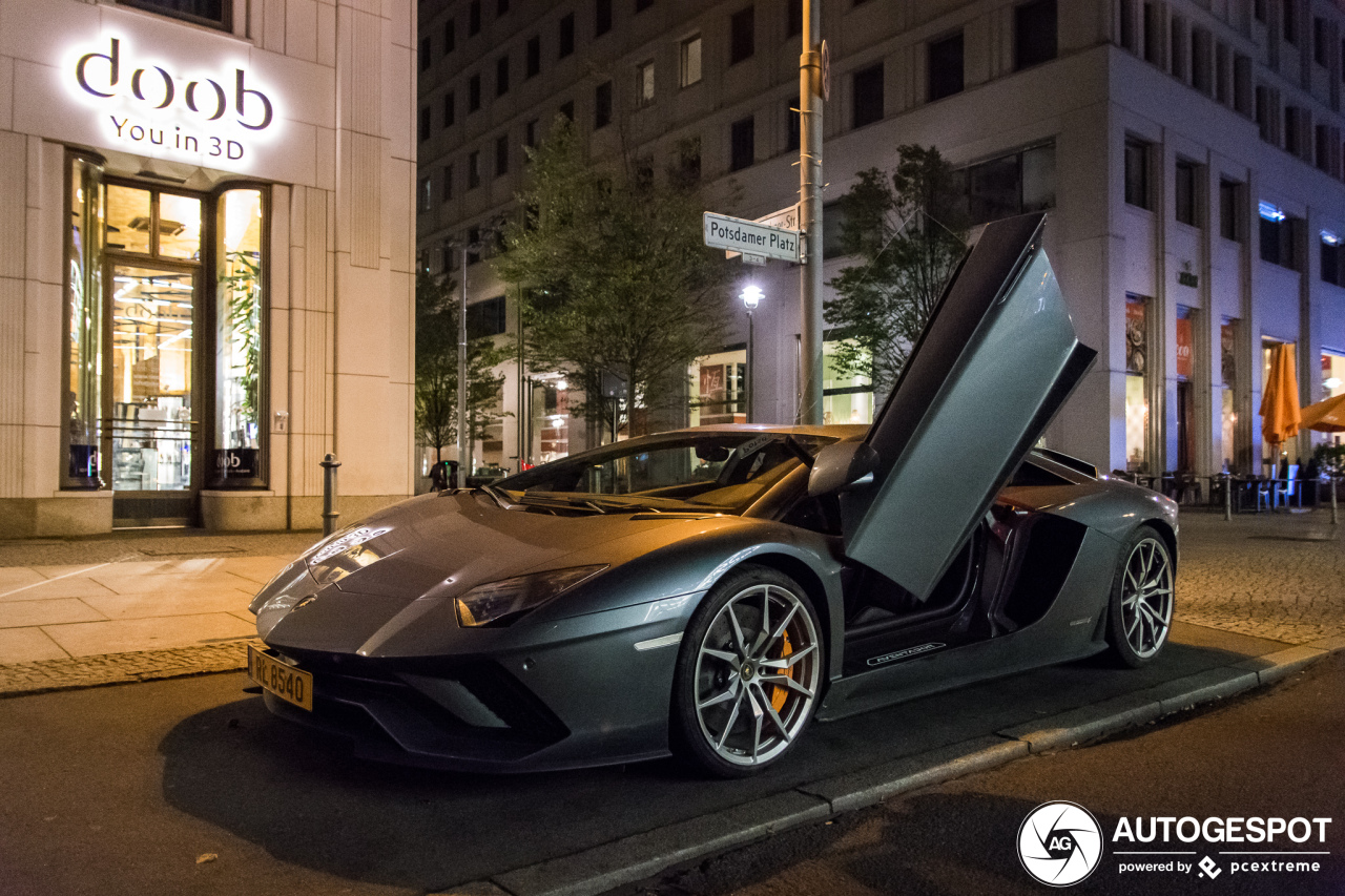 Lamborghini Aventador S LP740-4