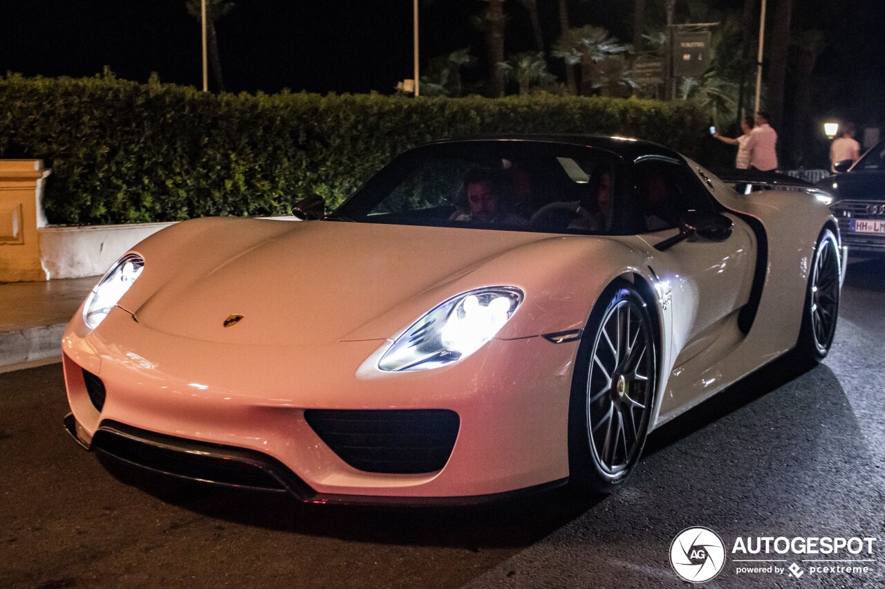 Porsche 918 Spyder Weissach Package