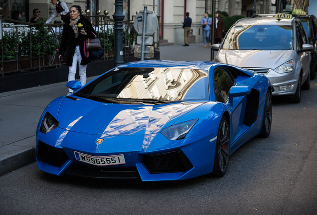 Lamborghini Aventador LP700-4