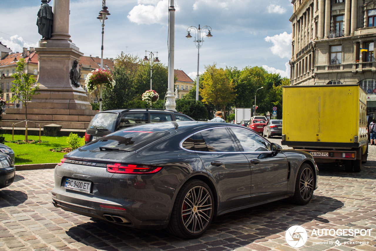 Porsche 971 Panamera Turbo