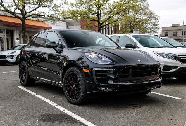 Porsche 95B Macan GTS