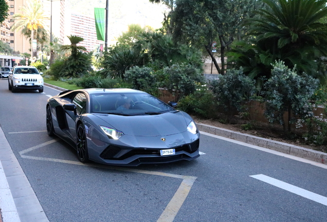 Lamborghini Aventador S LP740-4