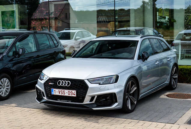 Audi RS4 Avant B9