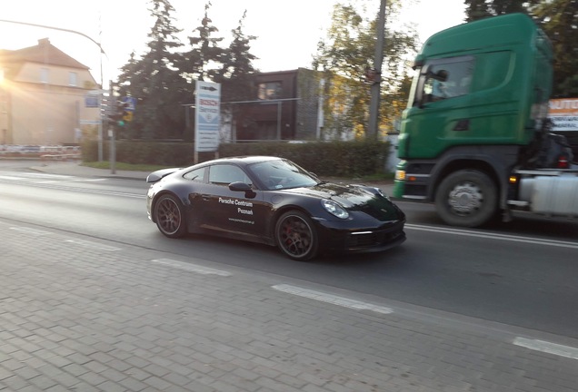 Porsche 992 Carrera 4S