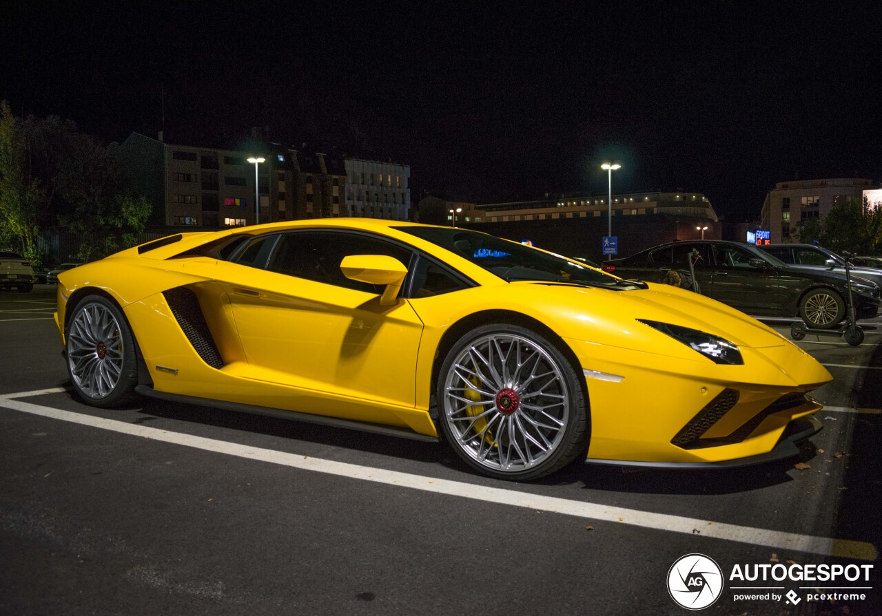 Lamborghini Aventador S LP740-4