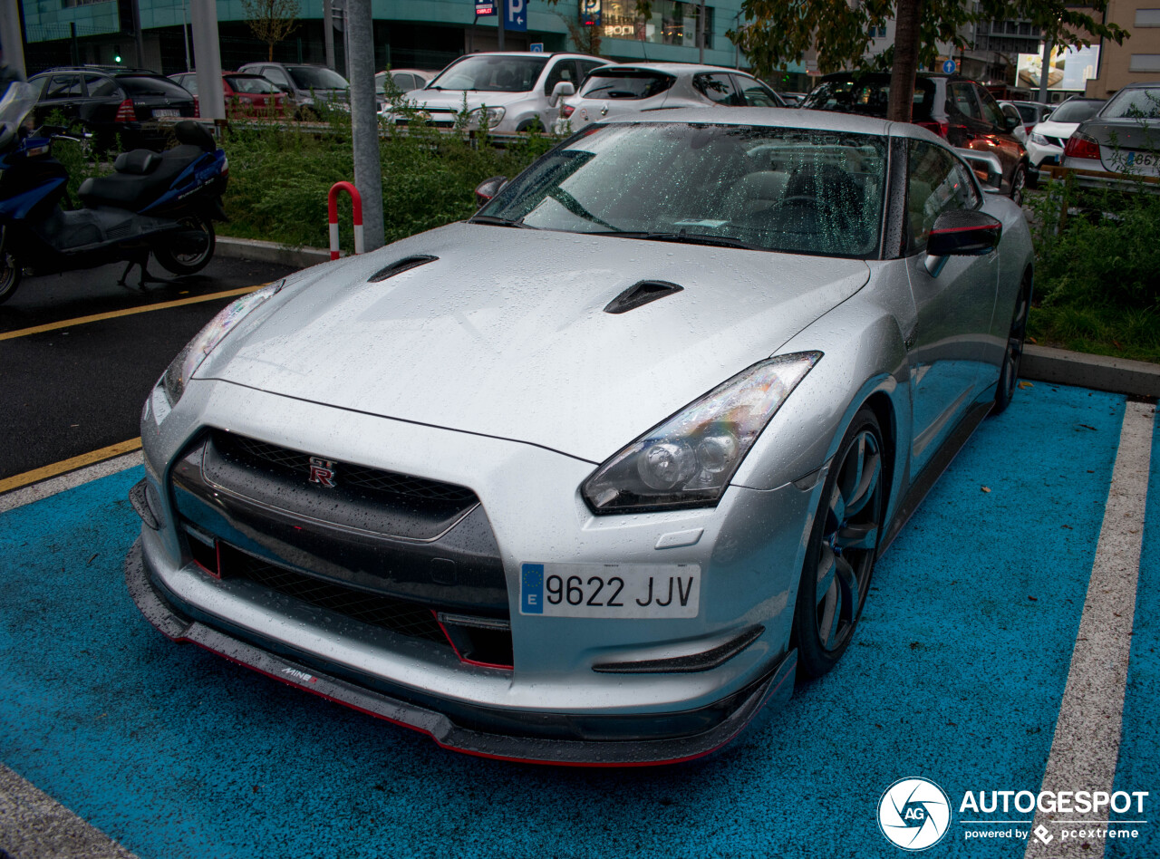 Nissan GT-R