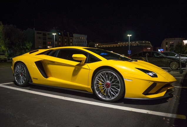 Lamborghini Aventador S LP740-4