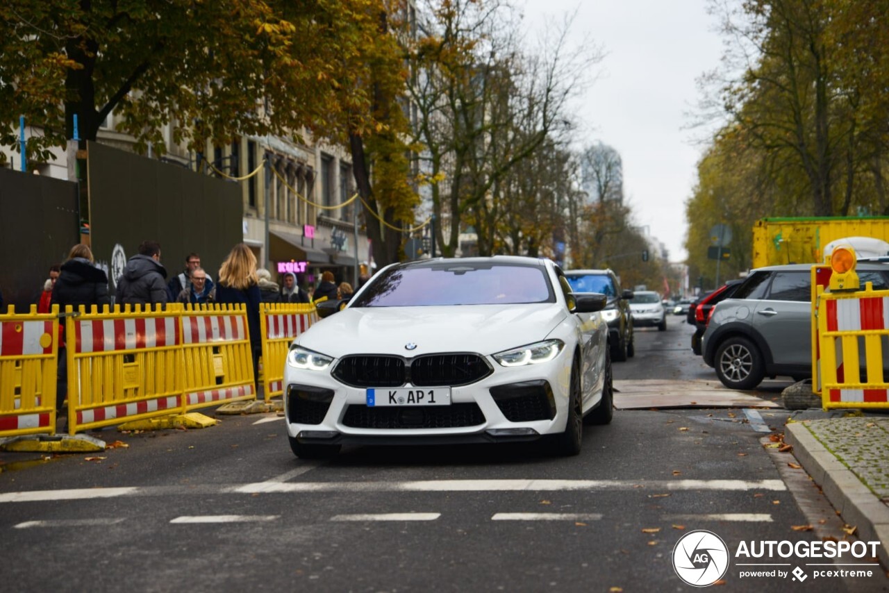 BMW M8 Coupé Competition paradeert over de Kö