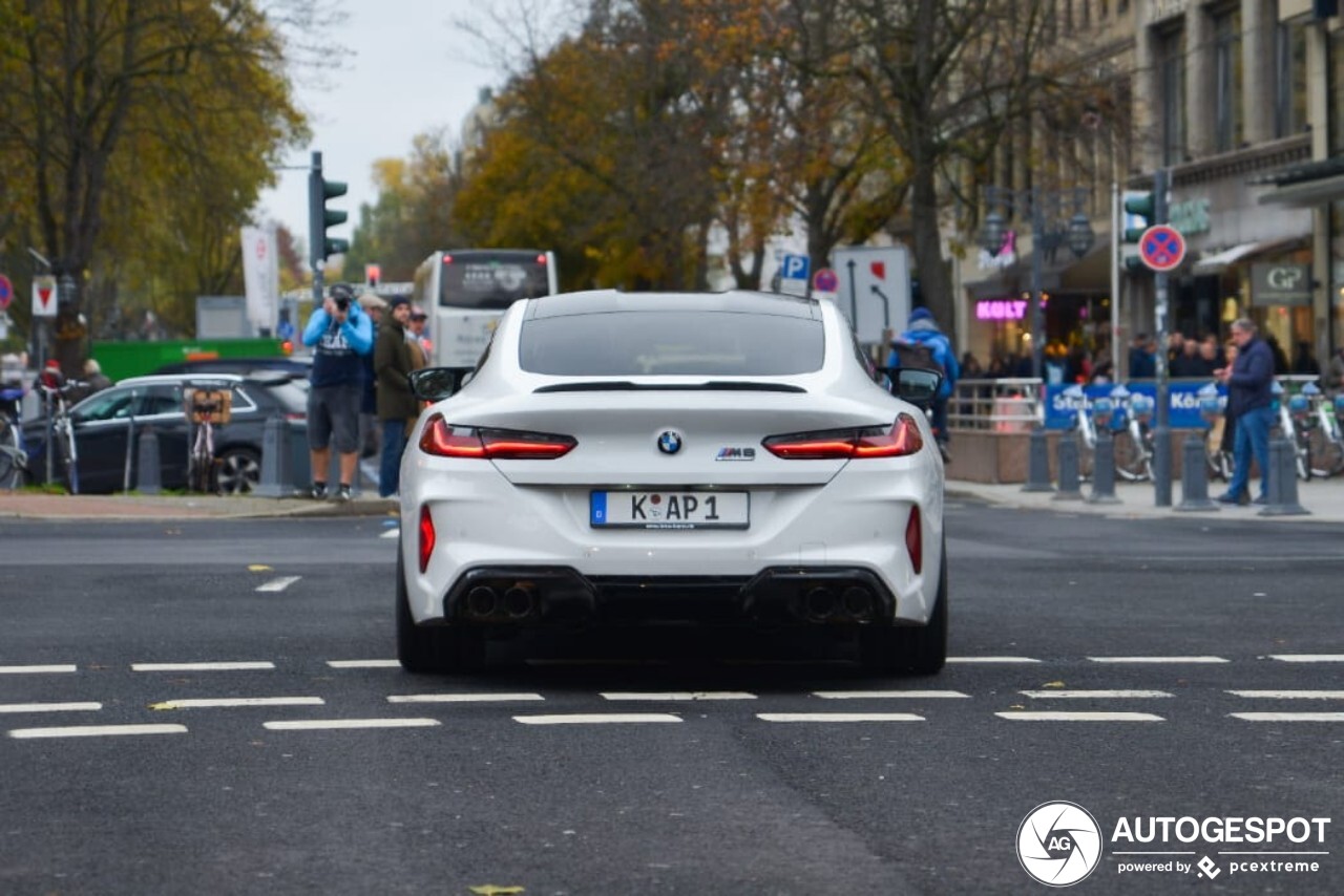 BMW M8 Coupé Competition paradeert over de Kö
