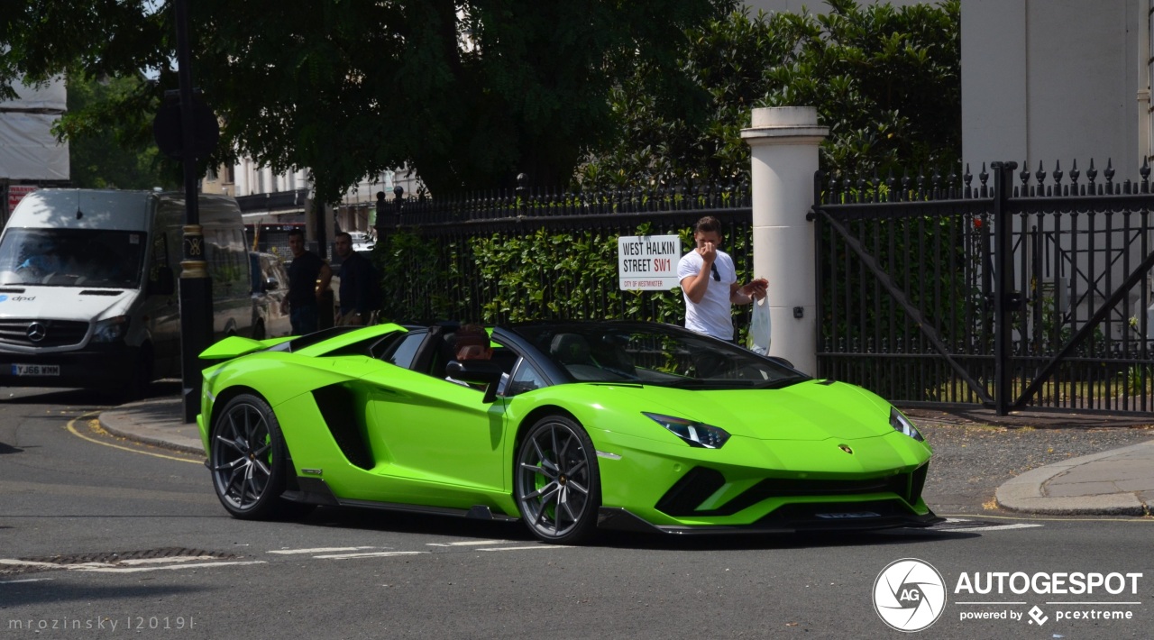 Lamborghini Aventador S LP740-4 Roadster Nero Design