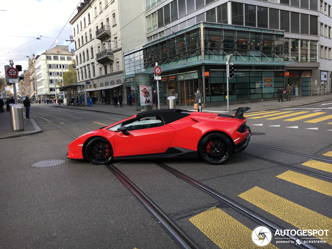 Lamborghini Huracán LP640-4 Performante Spyder