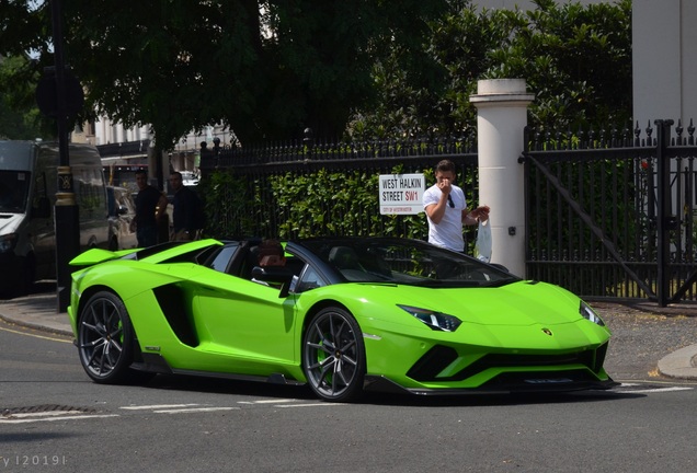 Lamborghini Aventador S LP740-4 Roadster Nero Design