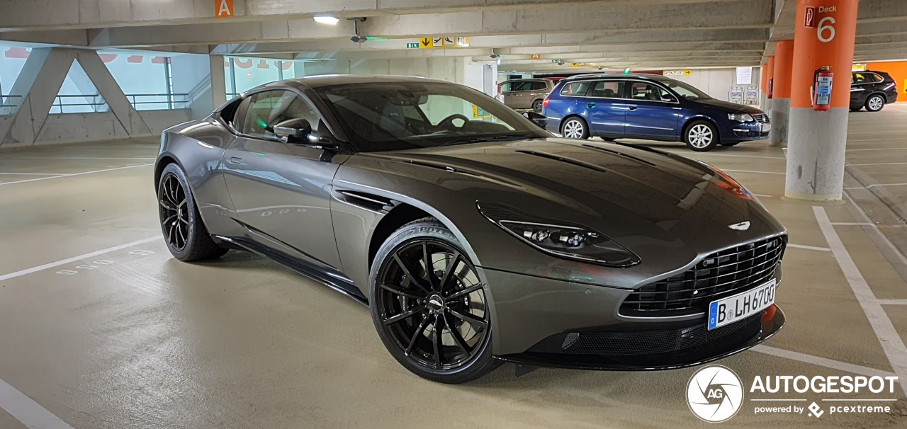 Aston Martin DB11 AMR