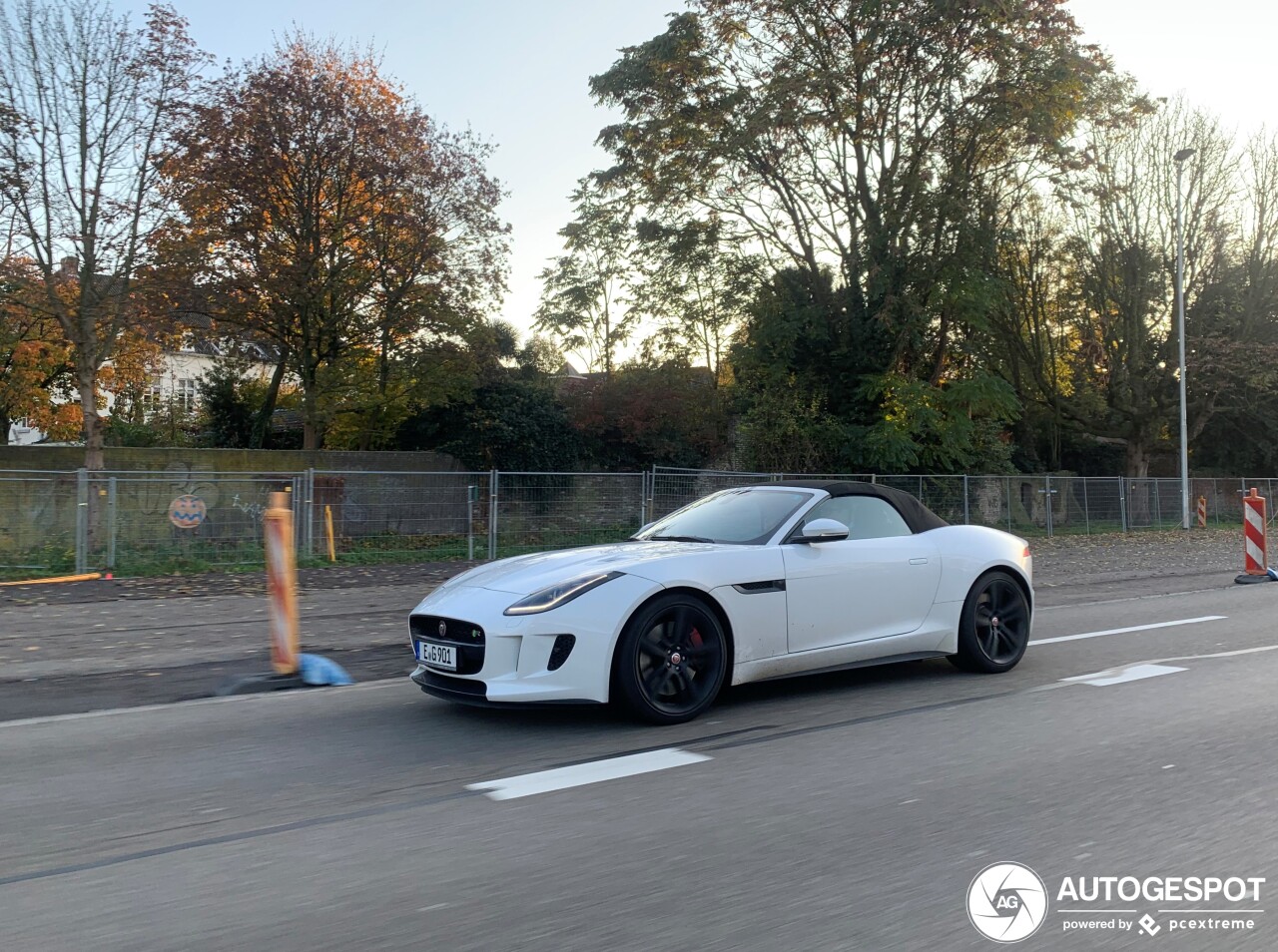 Jaguar F-TYPE R AWD Convertible