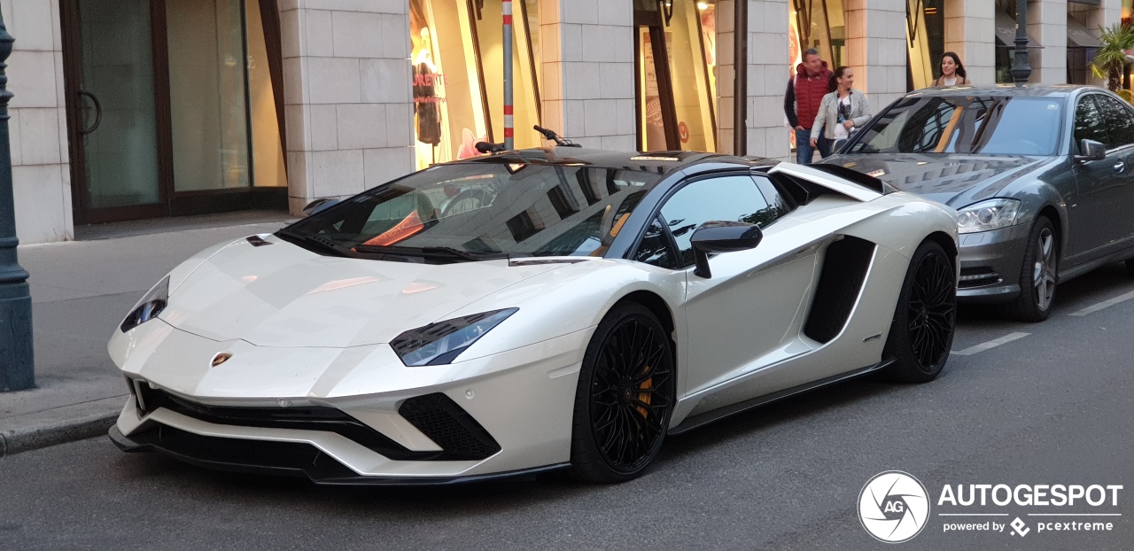 Lamborghini Aventador S LP740-4 Roadster