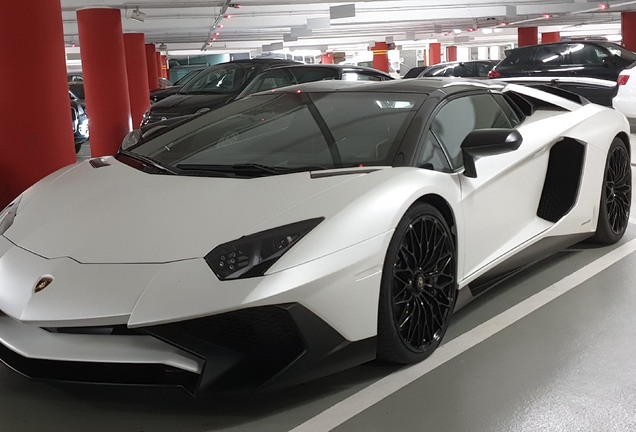 Lamborghini Aventador LP750-4 SuperVeloce Roadster