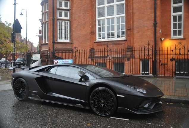 Lamborghini Aventador S LP740-4