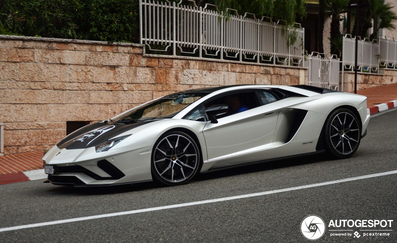 Lamborghini Aventador S LP740-4