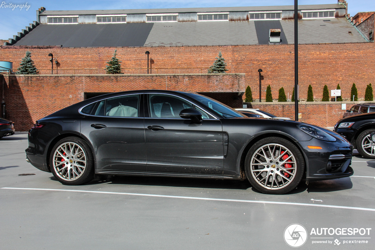 Porsche 971 Panamera Turbo