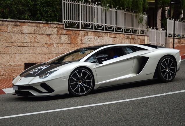 Lamborghini Aventador S LP740-4