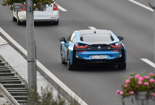 BMW i8