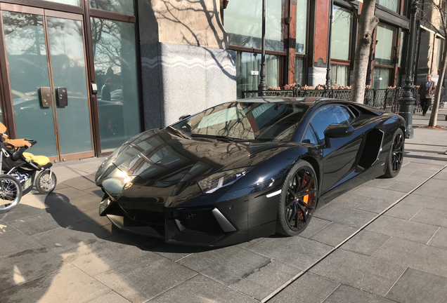 Lamborghini Aventador LP700-4