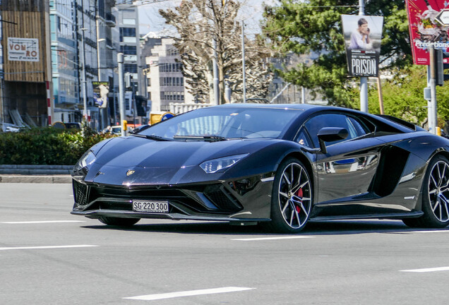 Lamborghini Aventador S LP740-4