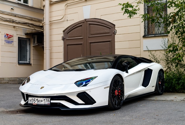 Lamborghini Aventador S LP740-4