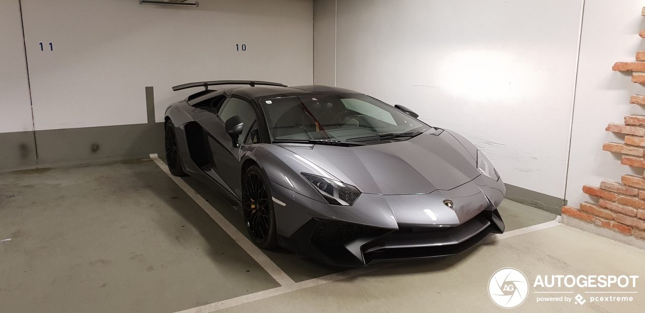 Lamborghini Aventador LP750-4 SuperVeloce Roadster