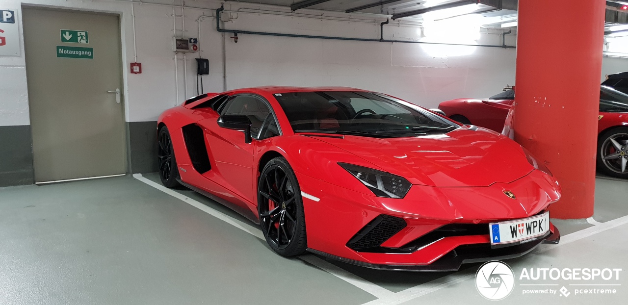 Lamborghini Aventador S LP740-4