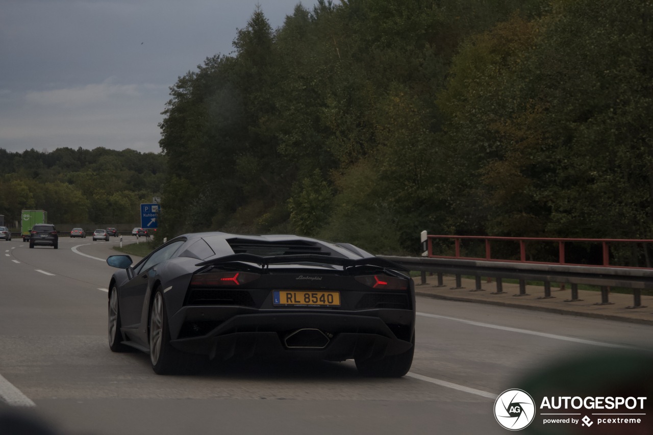 Lamborghini Aventador S LP740-4