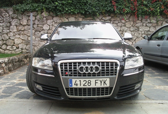 Audi S8 D3