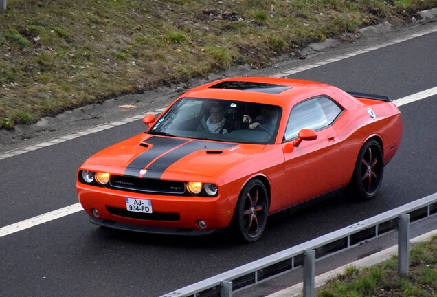 Dodge Challenger SRT-8