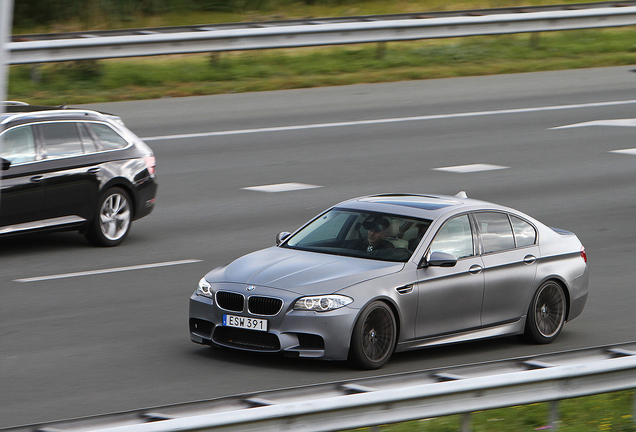 BMW M5 F10 2011