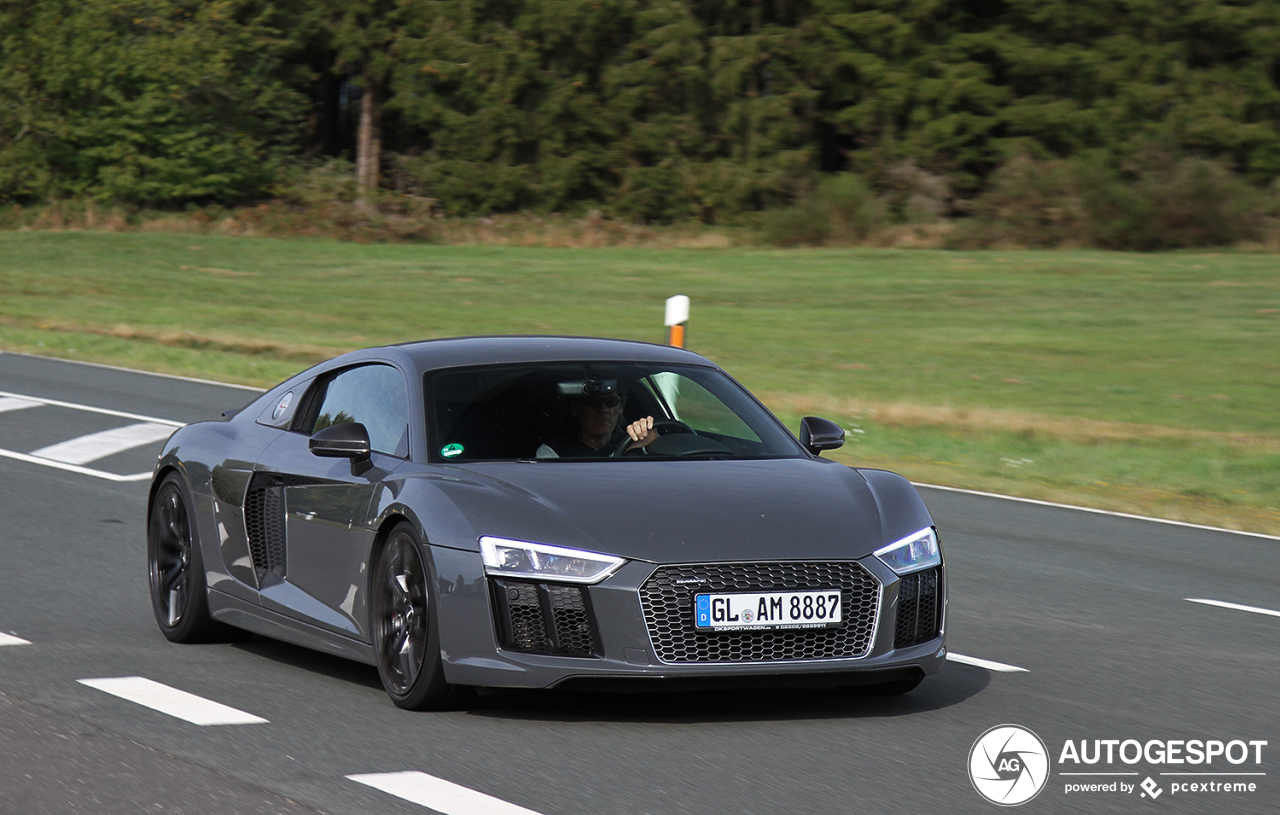 Audi R8 V10 Plus 2015