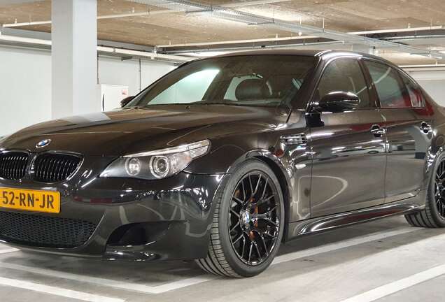 BMW M5 E60 2005