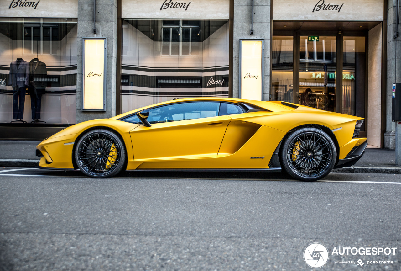 Lamborghini Aventador S LP740-4