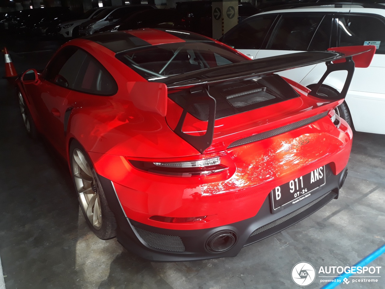 Deze Indonesier heeft een vermogen betaald voor zijn Porsche GT2 RS